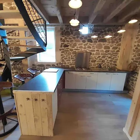 La Grange De La Gratade * Rochefort-Montagne