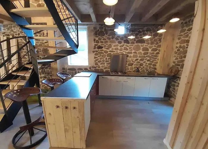 La Grange De La Gratade * Rochefort-Montagne